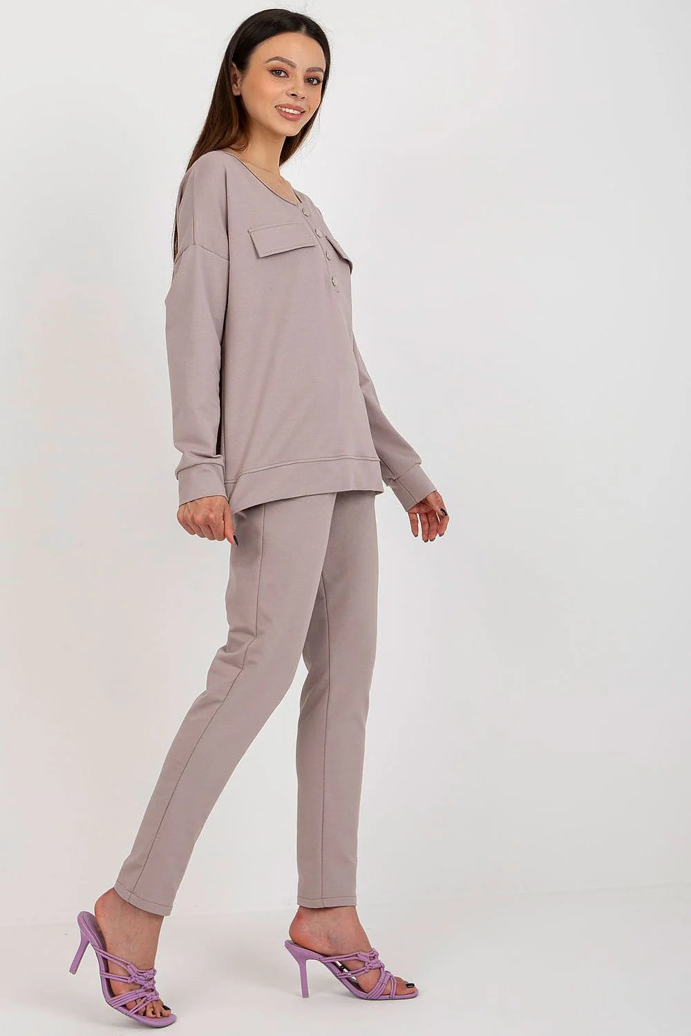 ensemble survêtement femme lounge sweat oversize henley col rond boutonnage pression manches longues poches plaquées pantalon slim chevillé
