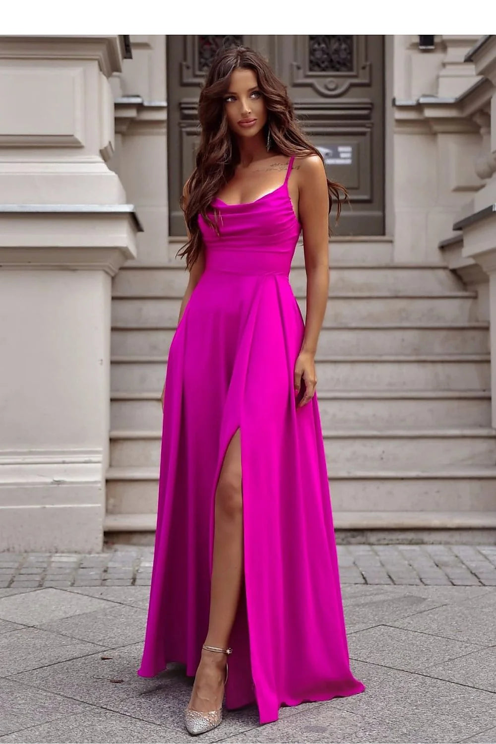 Robe longue élégante couleur fuchsia décolleté en V bretelles fines fente latérale ajustable femmes soirées