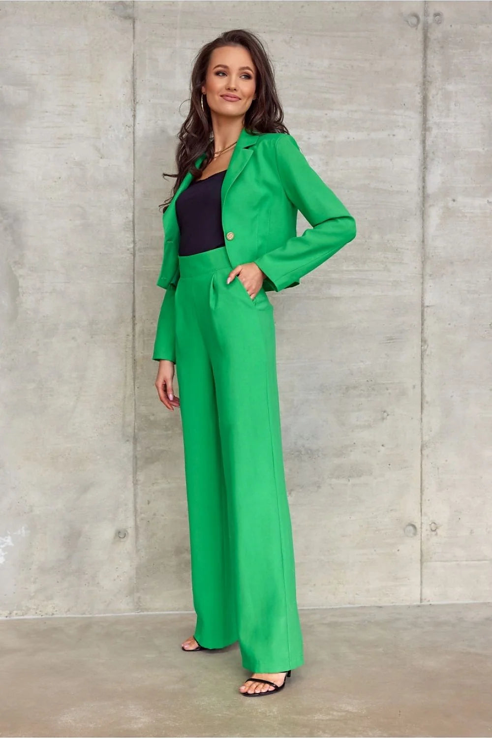 Tailleur femme ensemble veste pantalon coupe droite large couleur verte vibrante style élégant matière polyester viscose