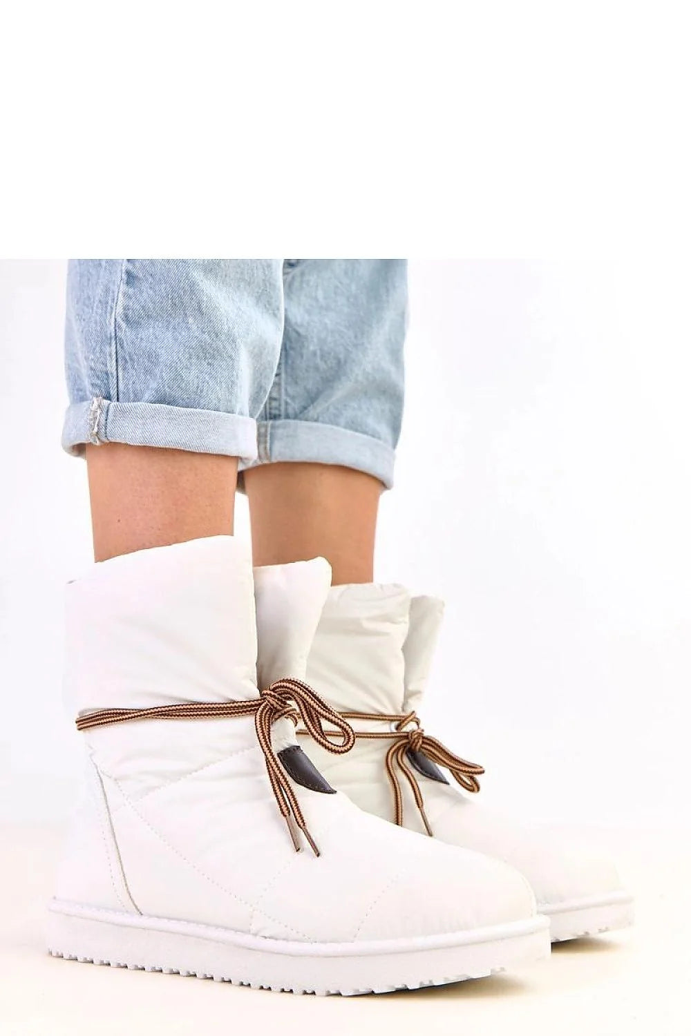 bottes neige femme bottines hiver matelassée doudoune blanche bout rond lacets marron décoratifs doublure douce rembourrée semelle crantée antidérapante