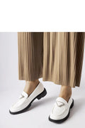 Moccasins femmes élégantes design moderne couleur blanche matériau haute qualité semelle caoutchouc occasion quotidienne et spéciale