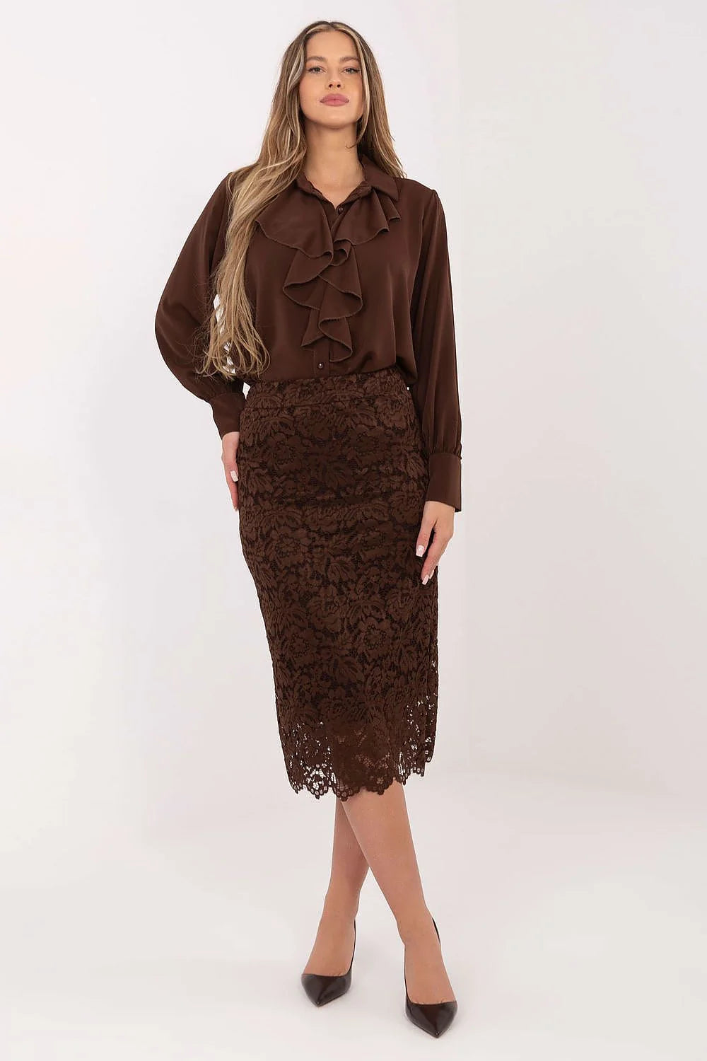 chemise femme élégante classique bureau romantique polyester légère confortable manches longues bouffantes poignets boutonnés col jabot volants chocolat