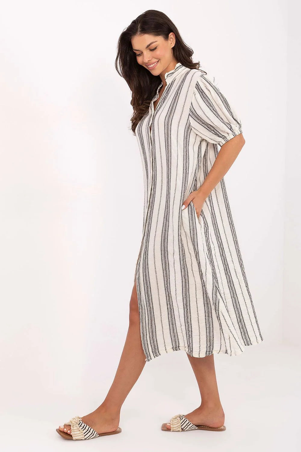 Robe de jour Och Bella style bohème oversize manches courtes col chemisier rayures verticales blanc crème tissu léger respirant femme