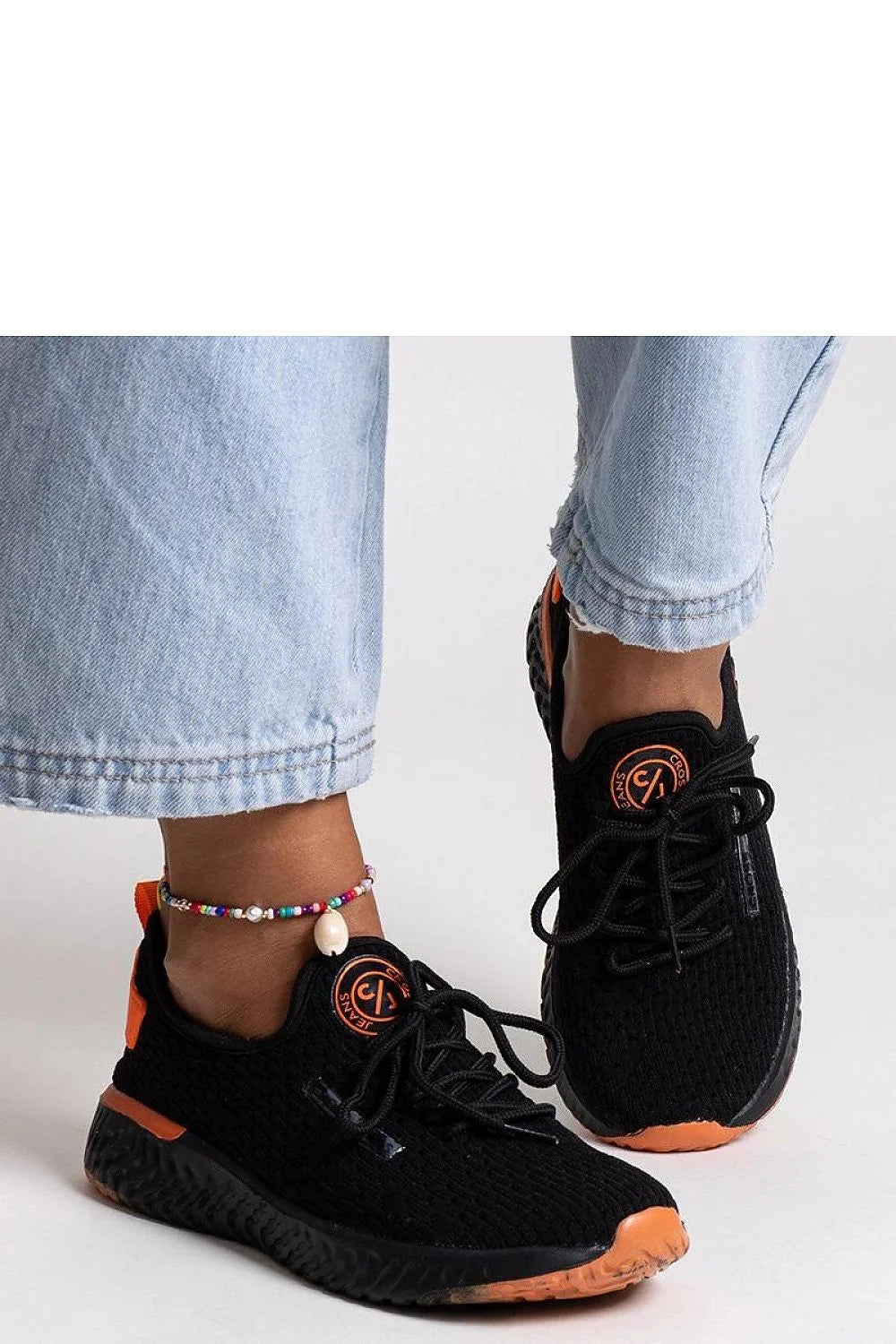 Baskets mode femmes design moderne couleur noire et orange semelle caoutchouc comfort urbain sportif