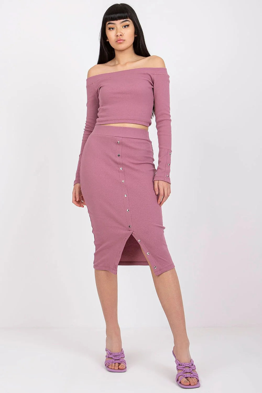 Ensemble féminin chic en tissu côtelé manches longues jupe midi taille haute boutons décoratifs couleur rose mauve