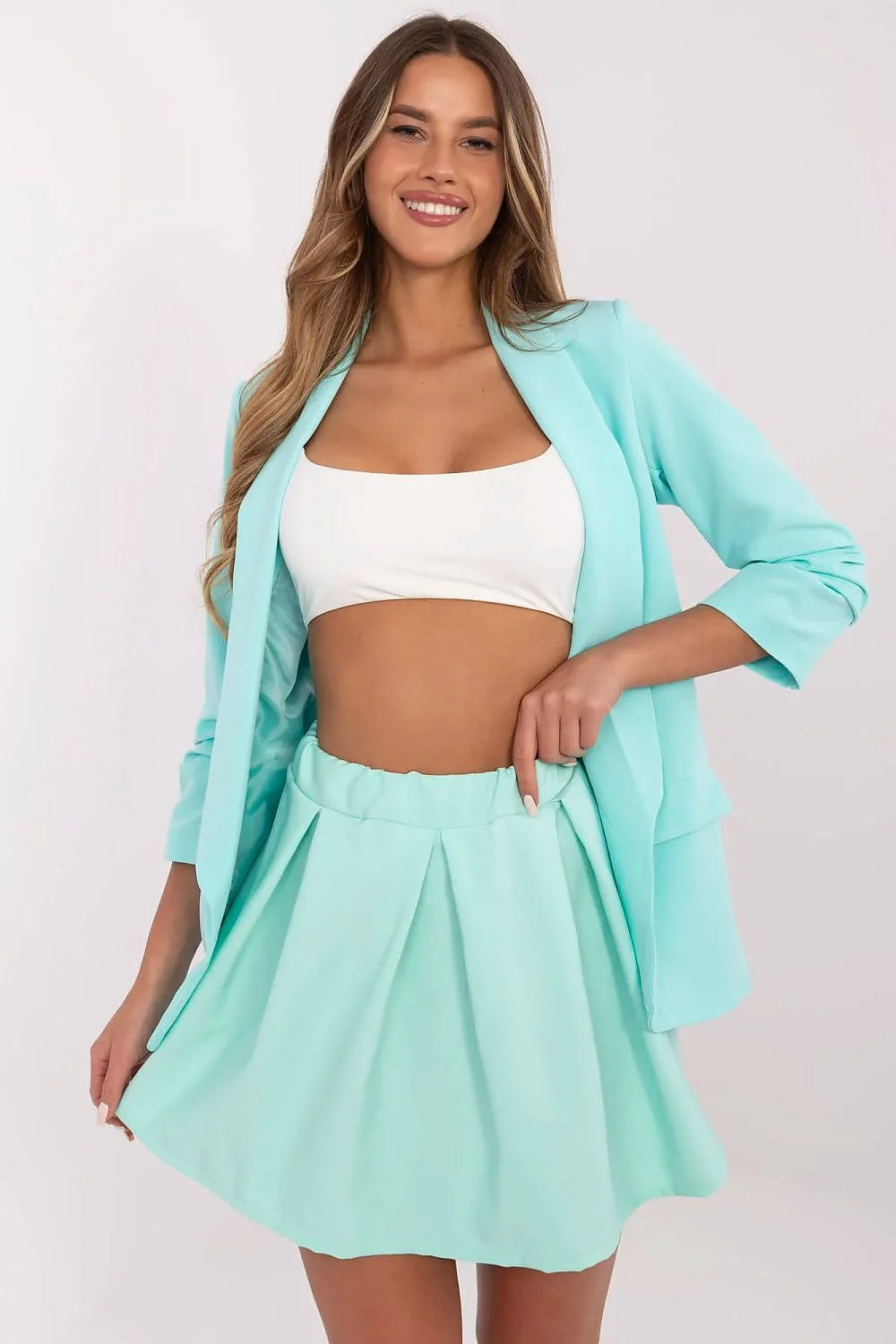 Ensemble vêtements femme blazer jupe courte haut court style moderne chic couleur turquoise matériau polyester léger taille élastique