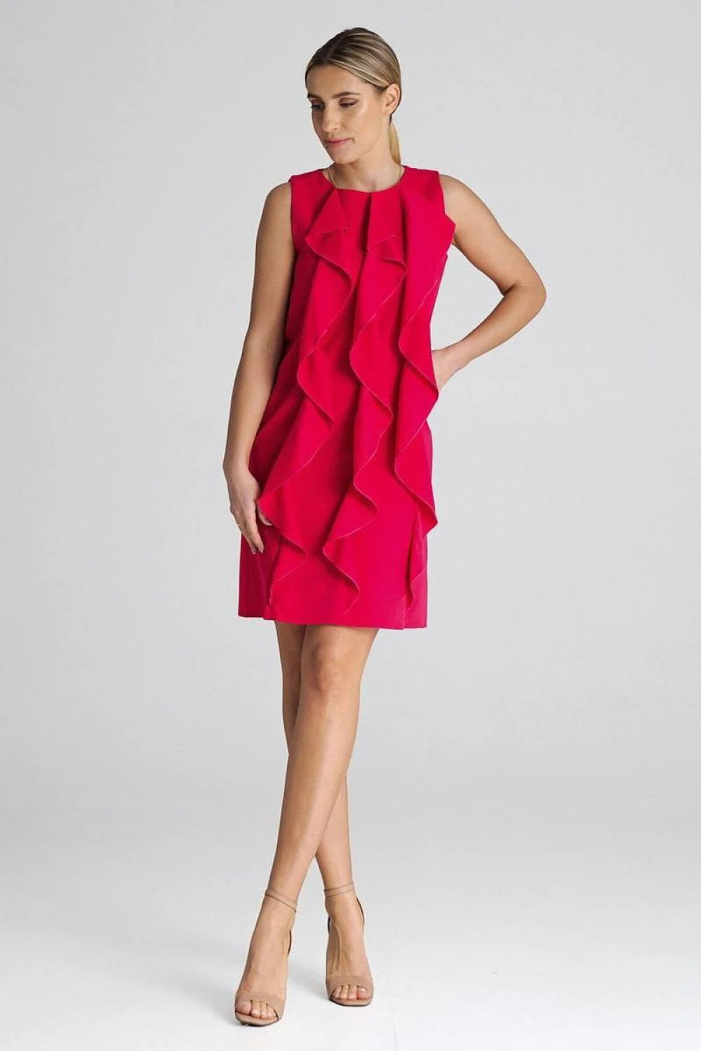robe cocktail élégante sans manches volants cascades asymétriques fuchsia intense polyester viscose mélangé tissu structuré coupe droite ajustée féminine sophistiquée