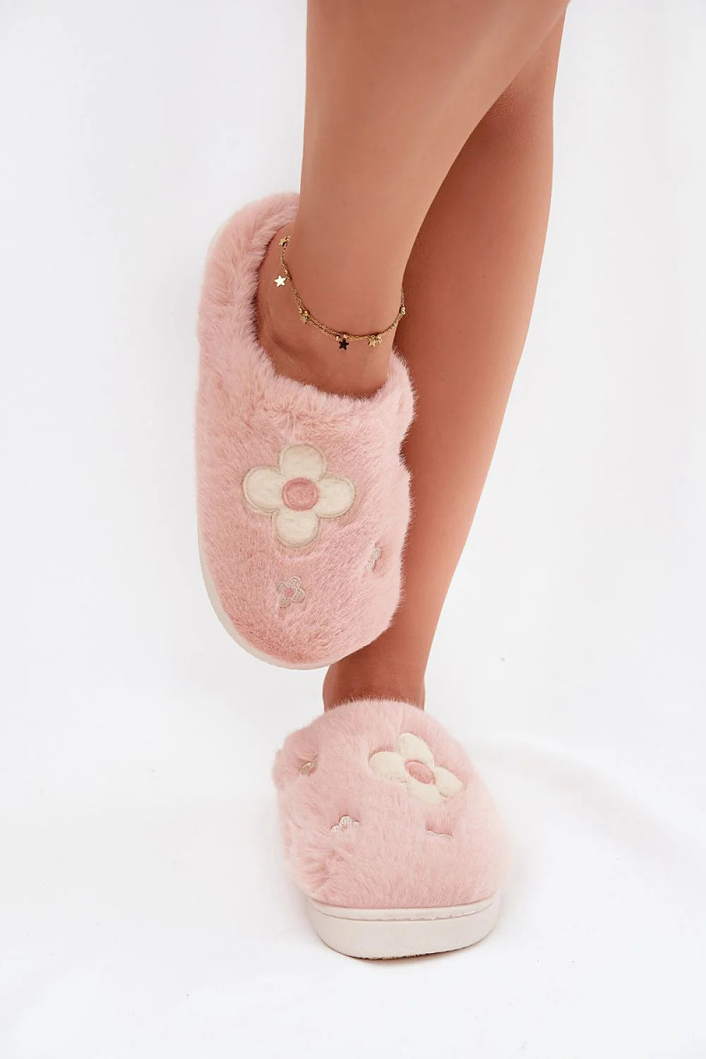 pantoufles femme mules intérieur fausse fourrure rose poudré bout fermé semelle blanche antidérapante moelleux confort immédiat brodée fleur crème girly