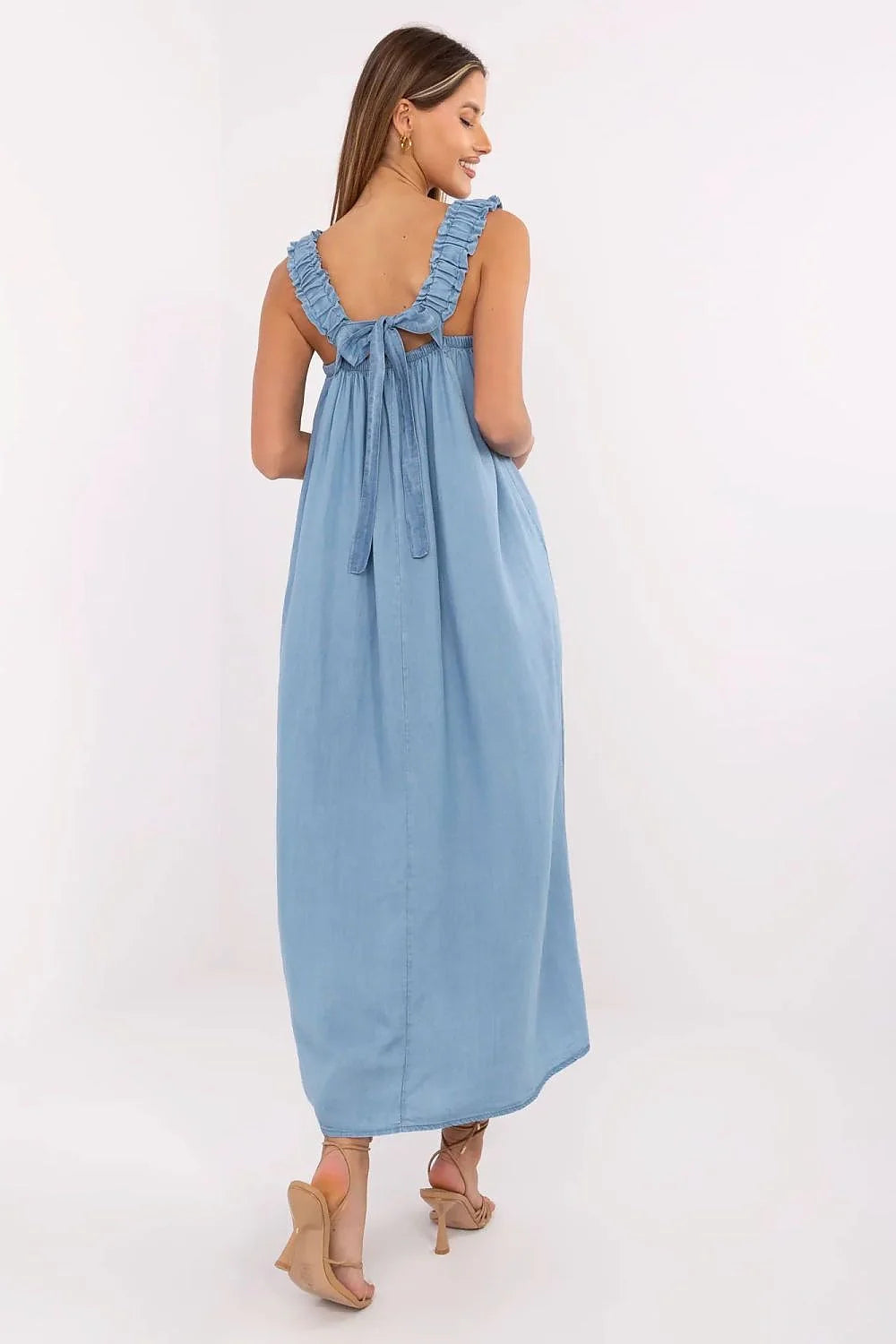 Robe été jean oversize bretelles volantées couleur bleu clair femme style décontracté