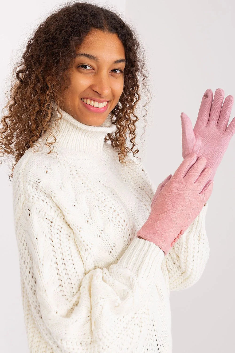 Gants élégants pour femme en tissu rose pastel à motif losange, coton 60%, élasthanne 5%, polyester 35%, boutons décoratifs, style classique et moderne, occasion habillée ou quotidienne, index fleuri brodé, confort et élégance