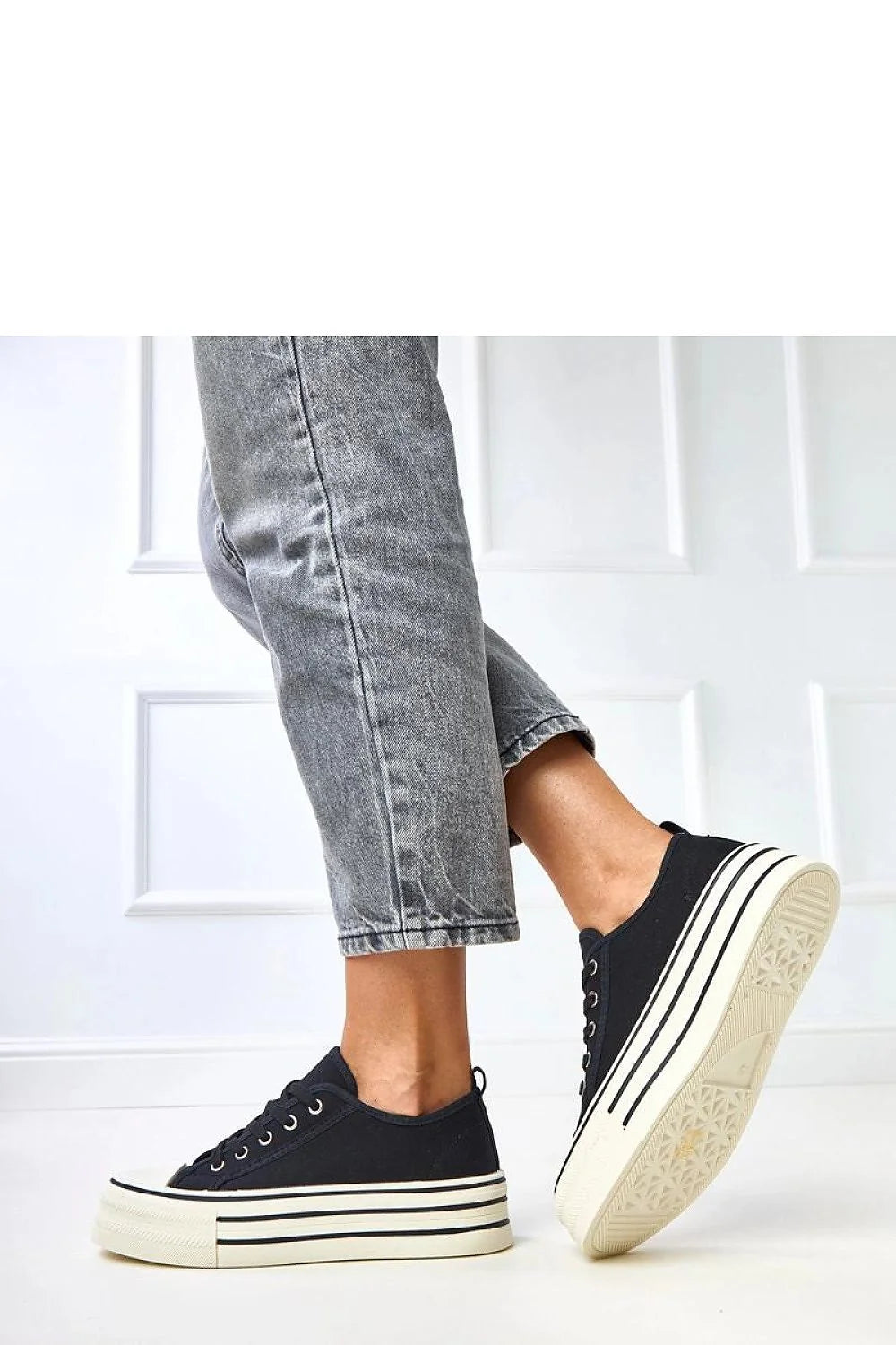 baskets plateforme lacées femme toile noire œillets métalliques embout renforcé blanc semelle épaisse antidérapante contrastée rétro chunky maintien confortable légère