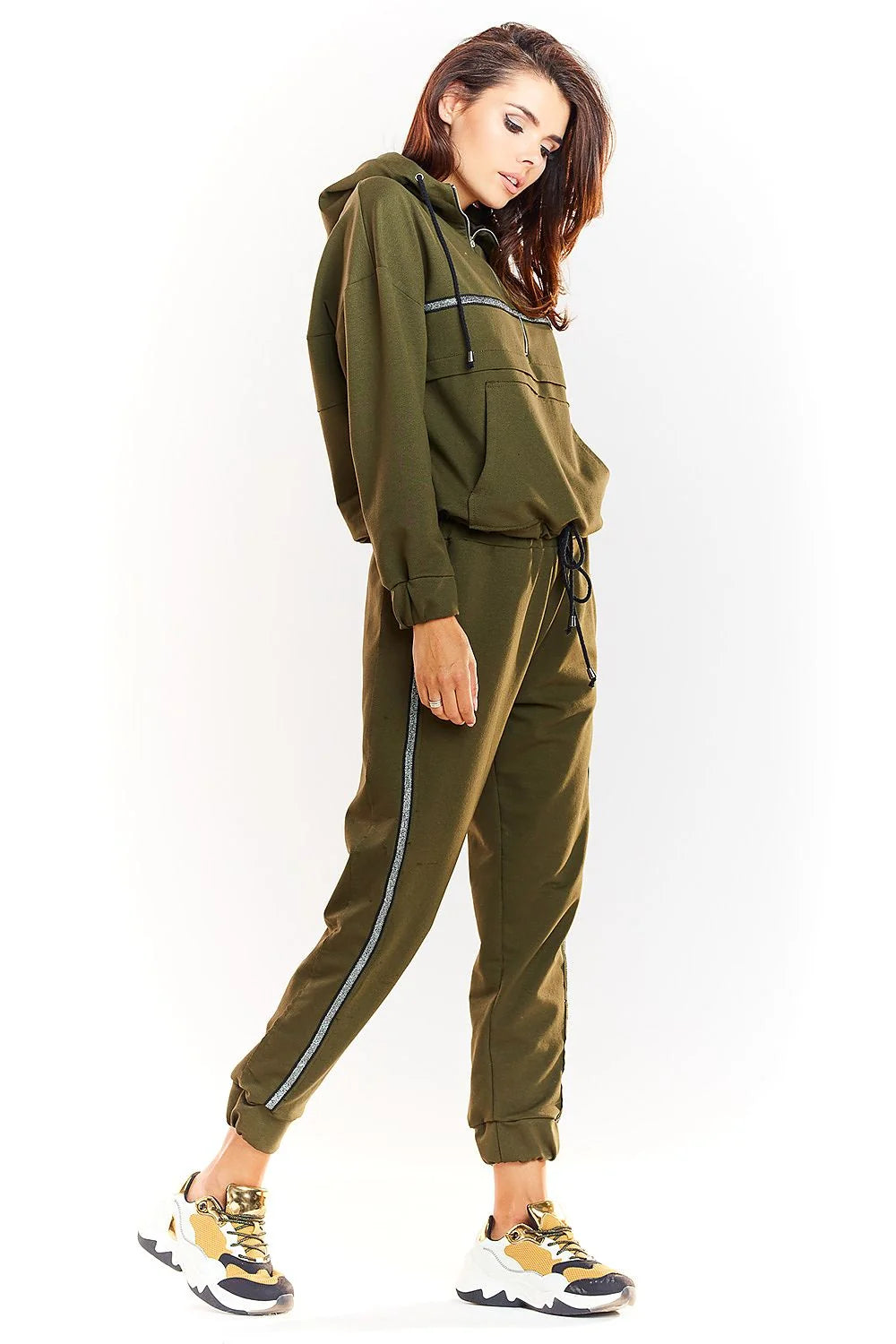 Pantalon de survêtement en coton vert kaki style sportif ample confortable pour femme active moderne