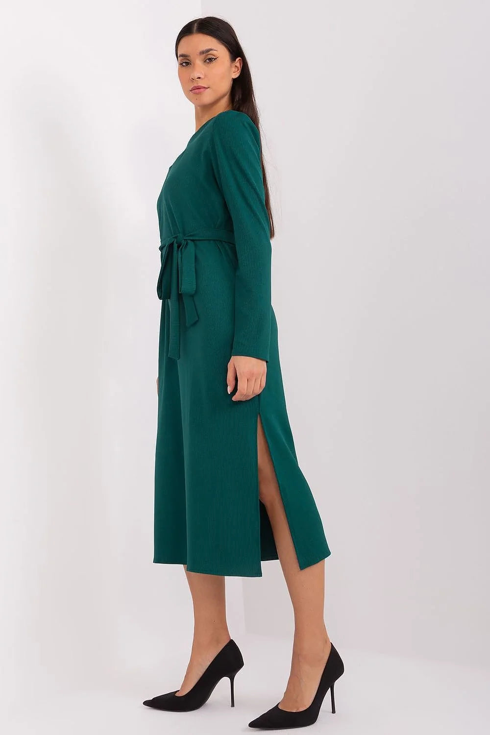 robe midi femme émeraude vert manches longues encolure losange ceinturée nouée ajustable fente latérale maille extensible