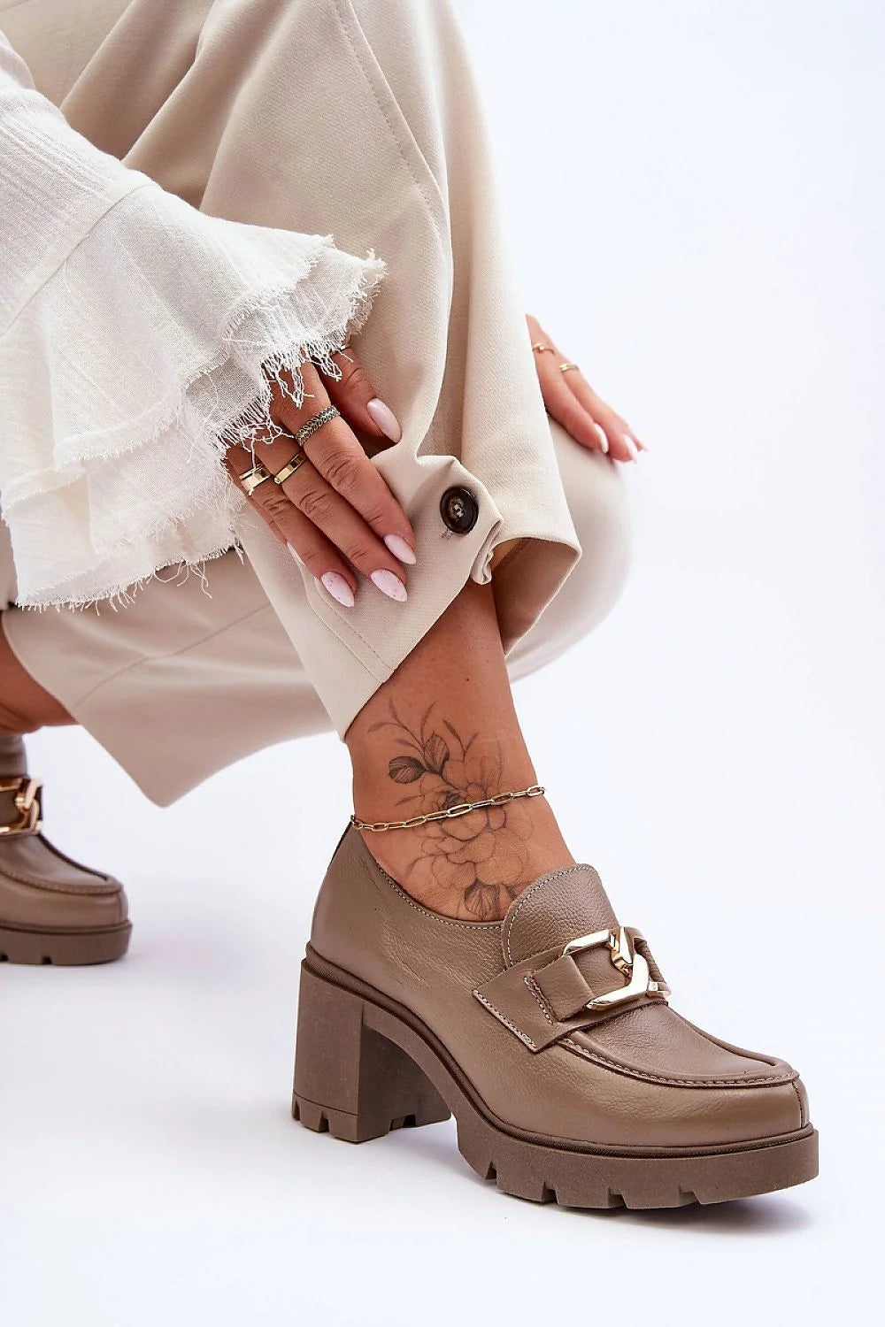 Mocassins à talon épais taupe pour femmes, cuir naturel, style élégant, confortable, occasions professionnelles, soirée, mode moderne