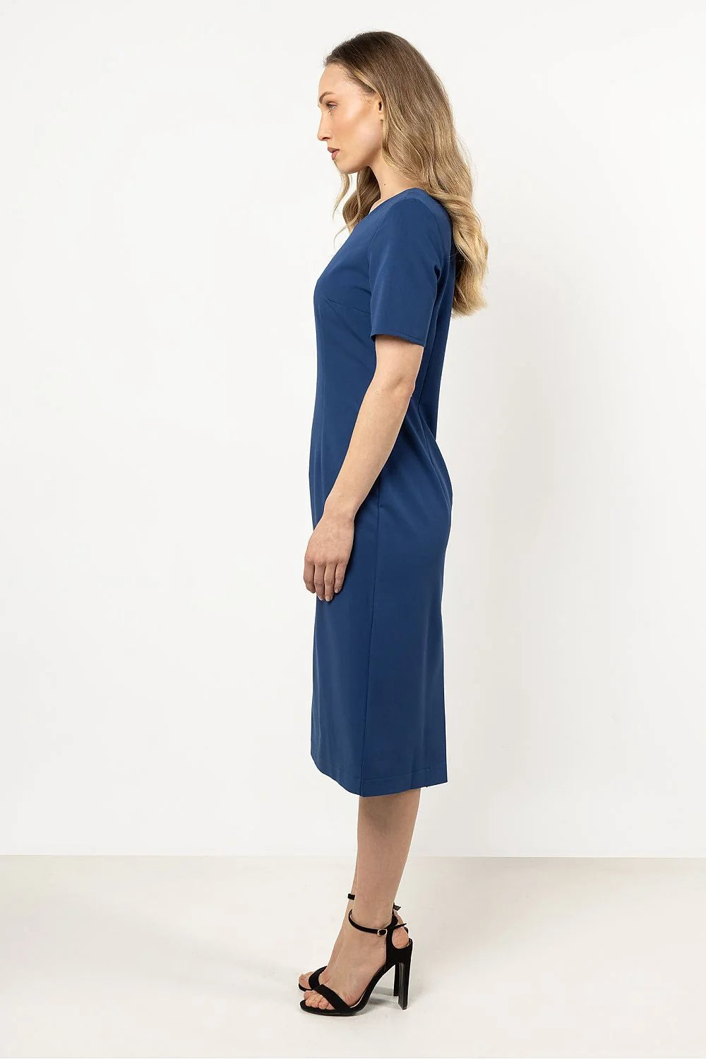 Robe de jour moderne style épuré manches courtes col rond ouverture goutte d'eau fermeture éclair dissimulée polyester viscose elastane femme