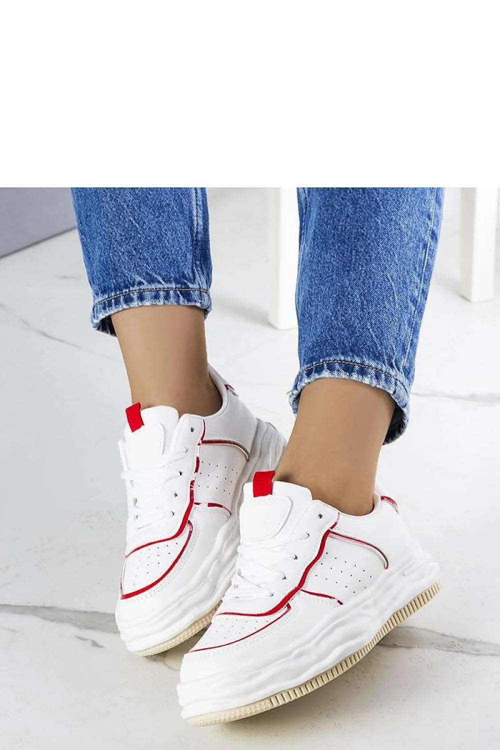 Baskets pour femmes design moderne sportif blanc rouge cuir PU confort semelle caoutchouc lacets blancs