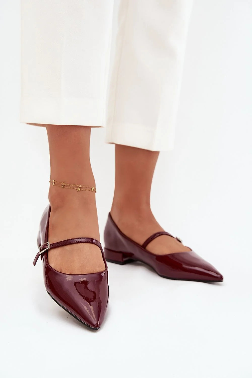 ballerine verni bordeaux brillant simili cuir MaryJane bride réglable boucle métallique bout pointu talon bas carré semelle fine confort stabilité