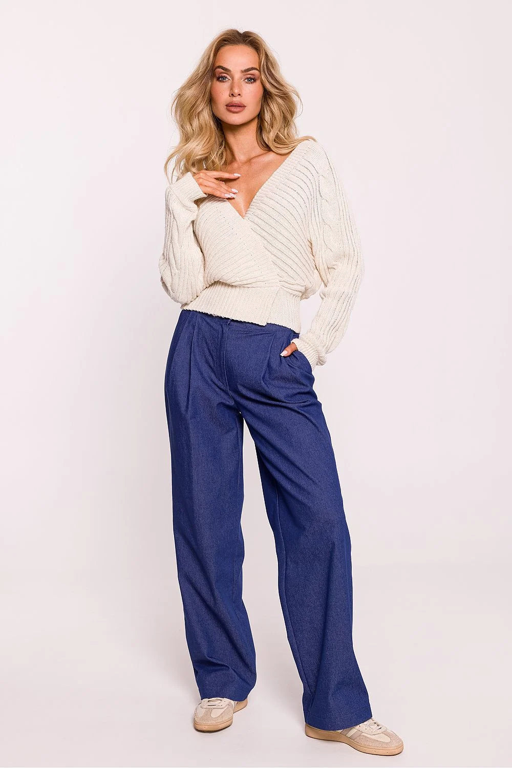 Pull-over femme élégant coupe croisée décolleté profond manches longues couleur beige crème acrylique nylon Pologne
