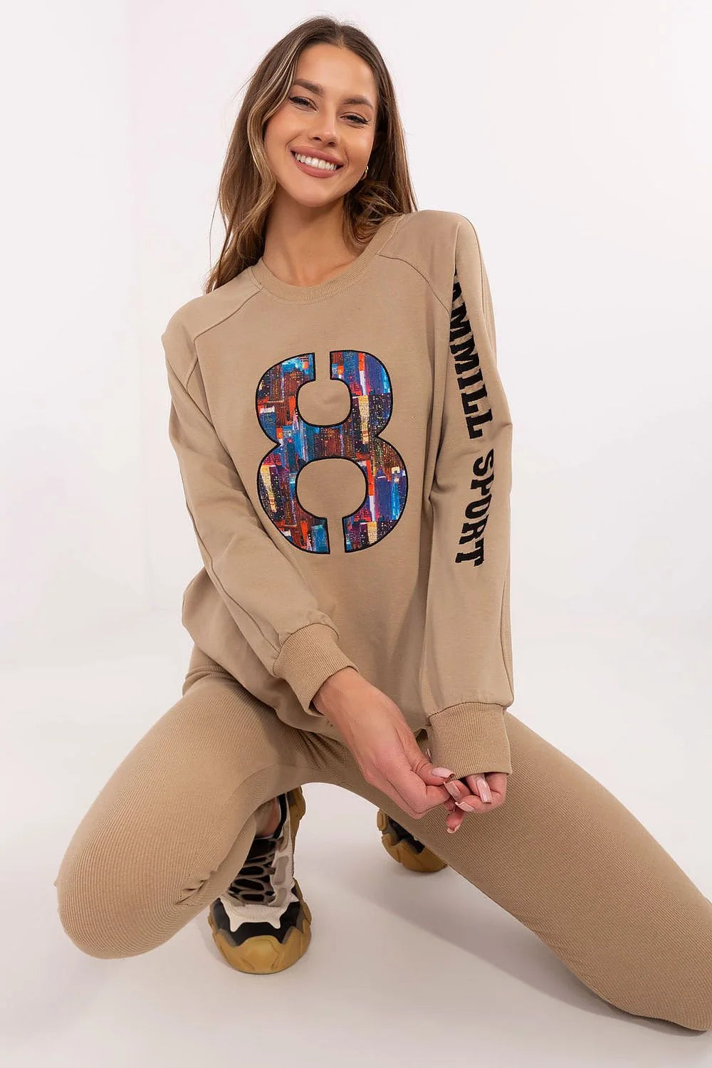 ensemble femme sweatshirt pantalon ample oversize beige molleton col rond manches longues poignets côtelés taille élastique imprimé multicolore