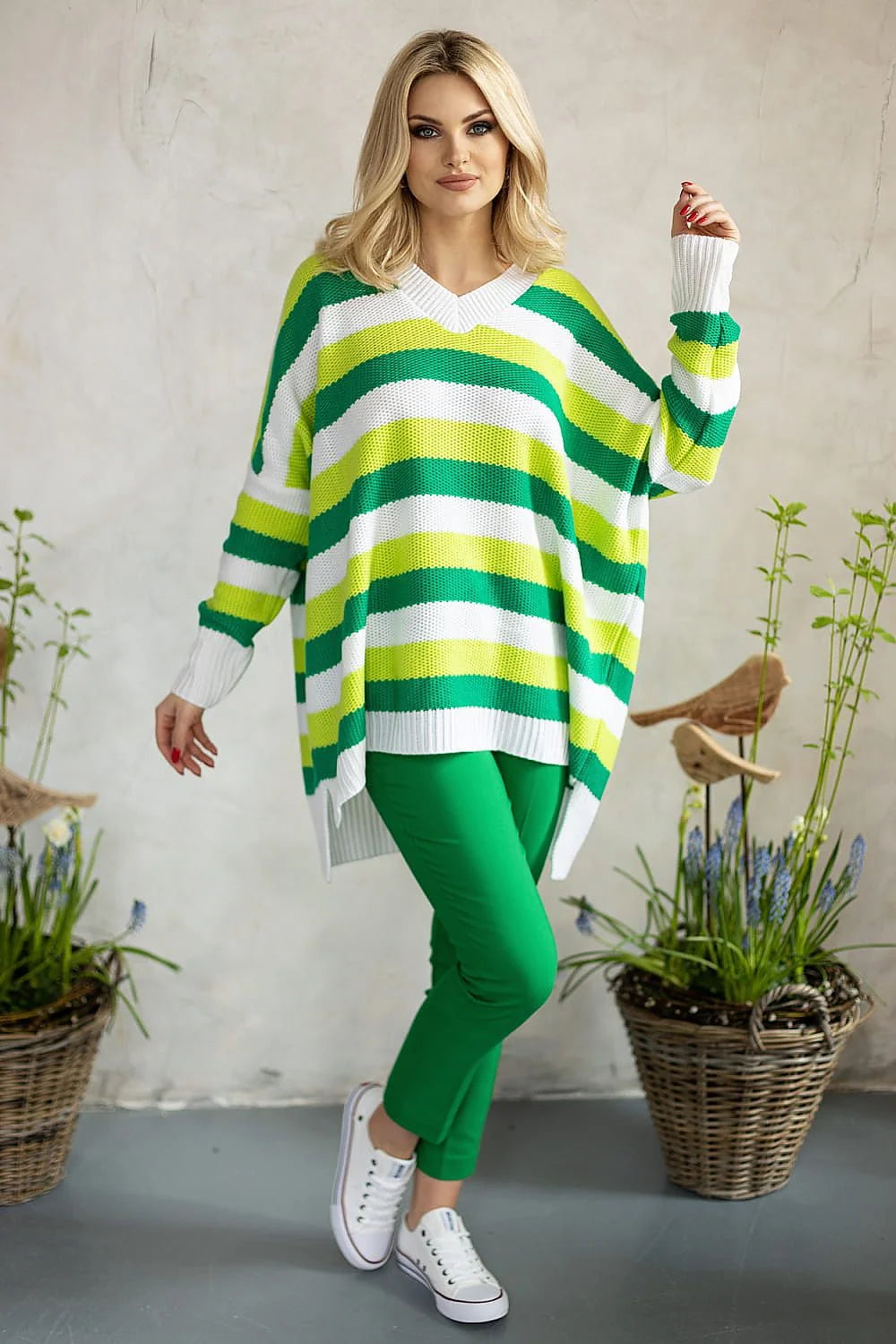 Pull pour femme ample manches longues col en V rayures colorées vert émeraude jaune vif blanc 100% acrylique moderne confortable