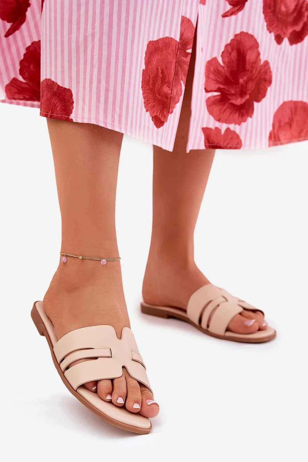 Sandales féminines à enfiler cuir beige design minimaliste hauteur talon 1 cm style décontracté chic été robe jupe matière confortable tailles disponibles