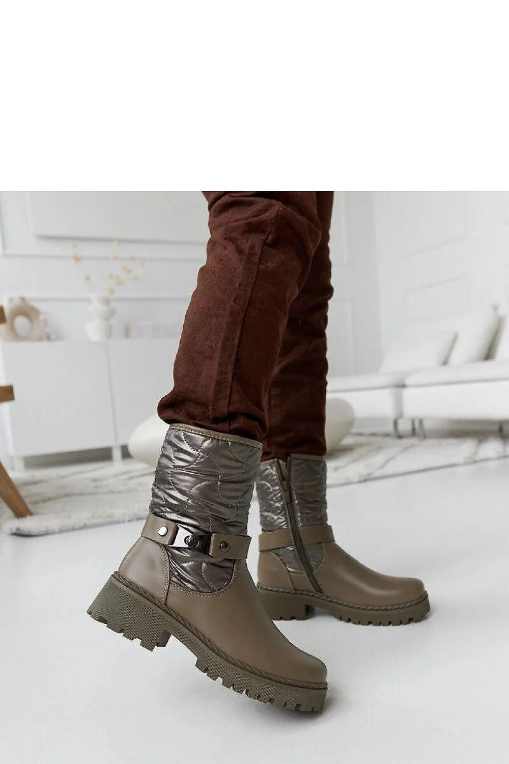 Bottes mode femmes hiver design moderne polyvalent taupe gris matelassé cuir synthétique semelle crantée fermeture éclair