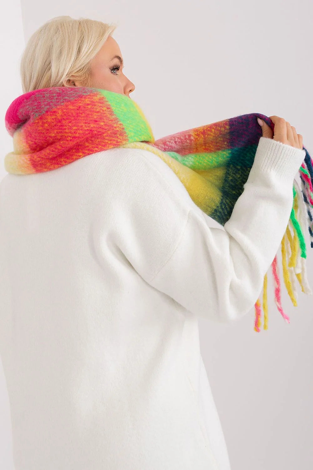 écharpe XXL plaid multicolore franges pompons polyester résistant duveteuse mohair maille épaisse chaude volumineuse longue rectangulaire oversize automne hiver
