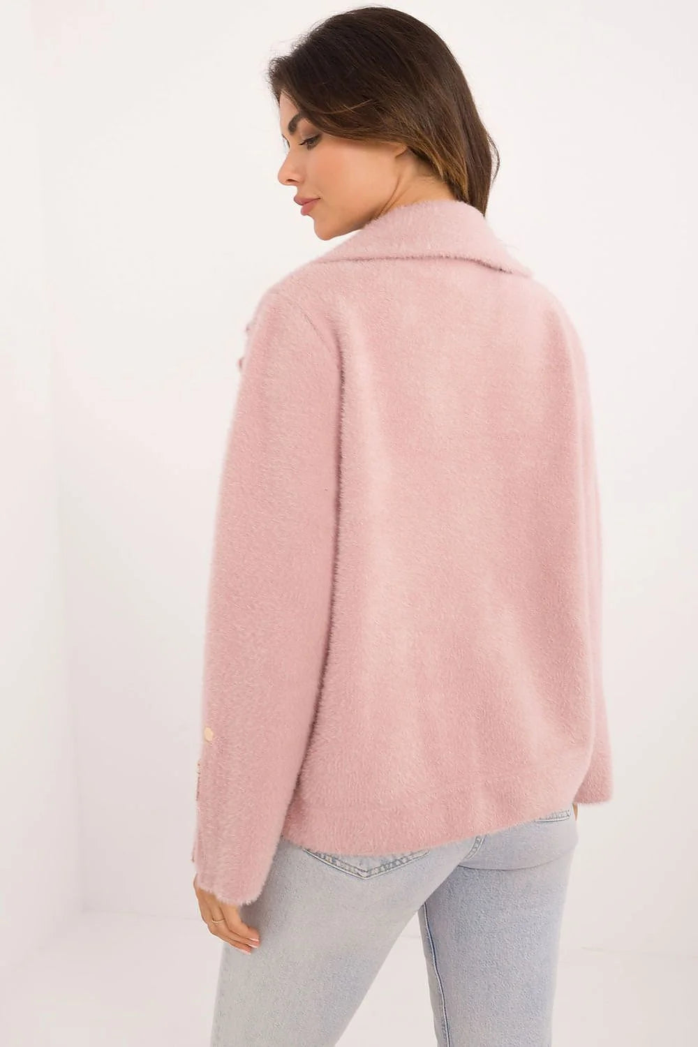 Veste pour femme élégante en laine douce rose pâle longueur taille coupe droite boutons dorés poches zippées modern style
