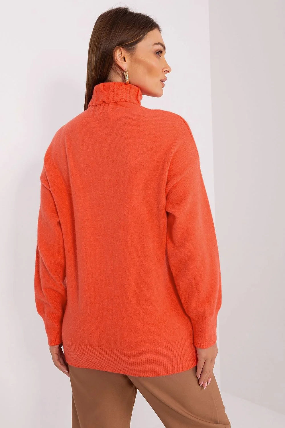 Pull à col roulé pour femme en maille torsadée, couleur orange vif, coupe droite et ample, matériau chaud et confortable, idéal pour l'hiver