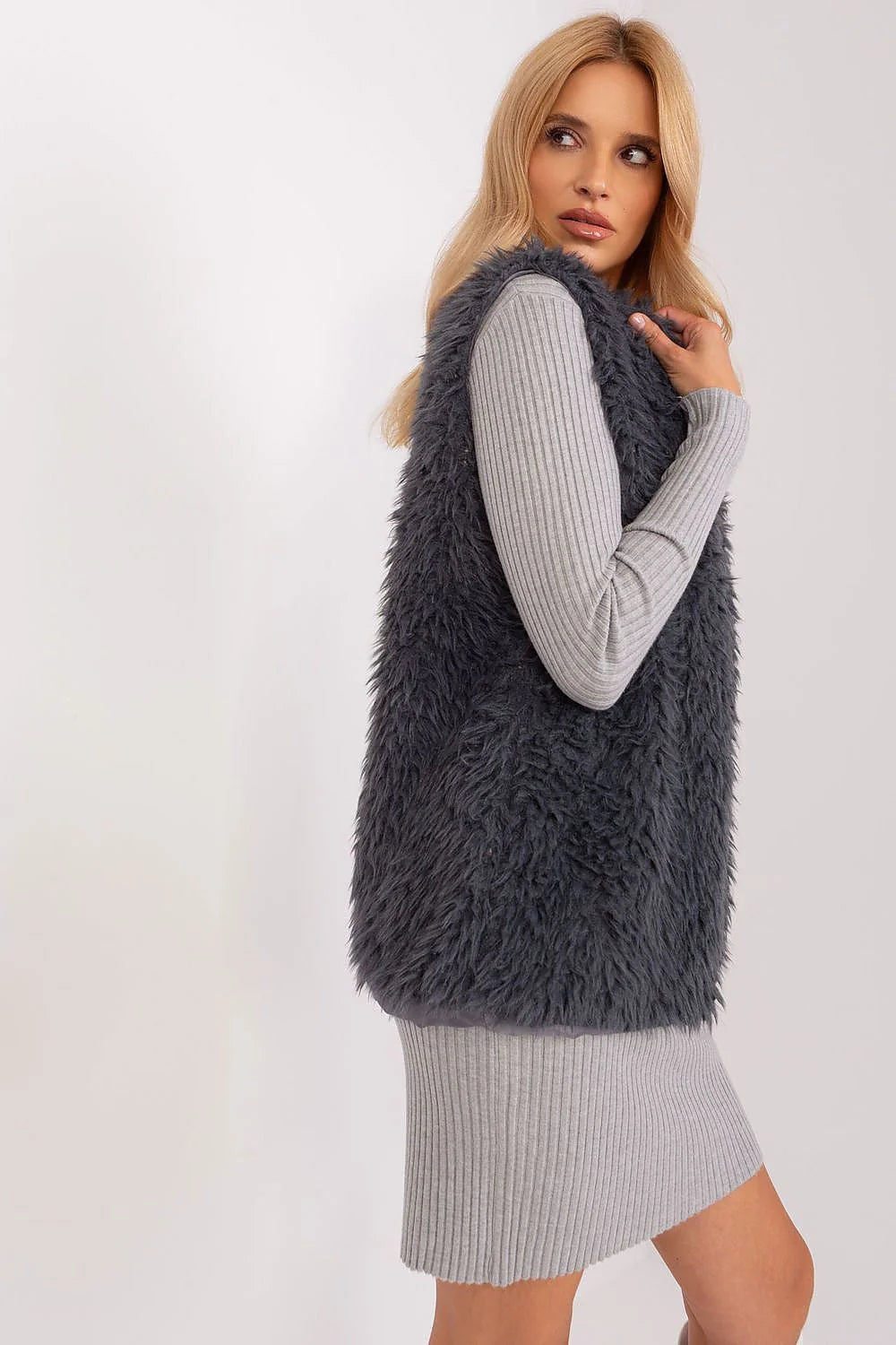 Gilet Och Bella imitation fourrure grise foncée sans manches robe longues manches grise claire tenue chic moderne femme