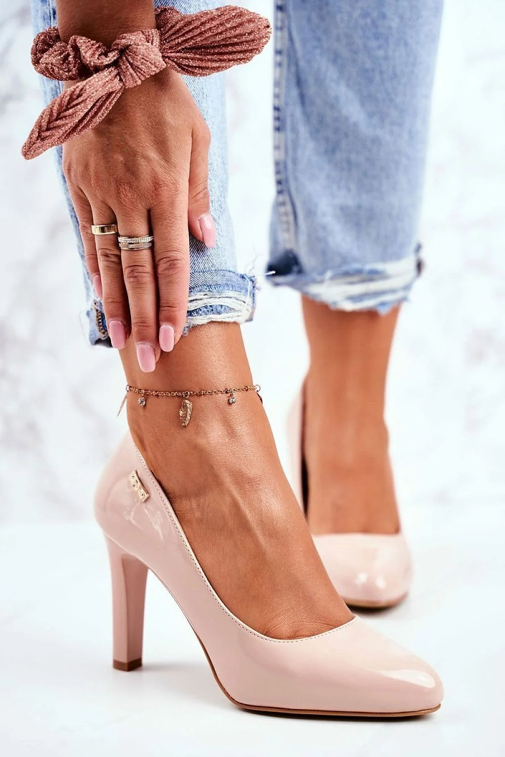 Escarpins élégants talon large cuir artificiel rose pâle bout amande semelle cuir naturel hauteur moyenne dorés femmes