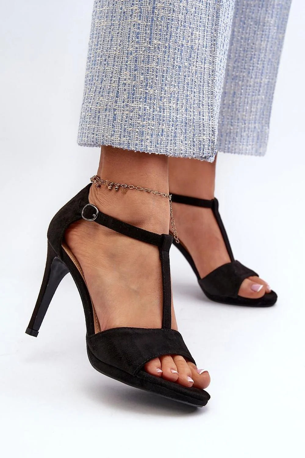 Sandales à talons stiletto Vinceza femmes style élégant matériau écologique couleur noire ajustement parfait occasions soirées réunions
