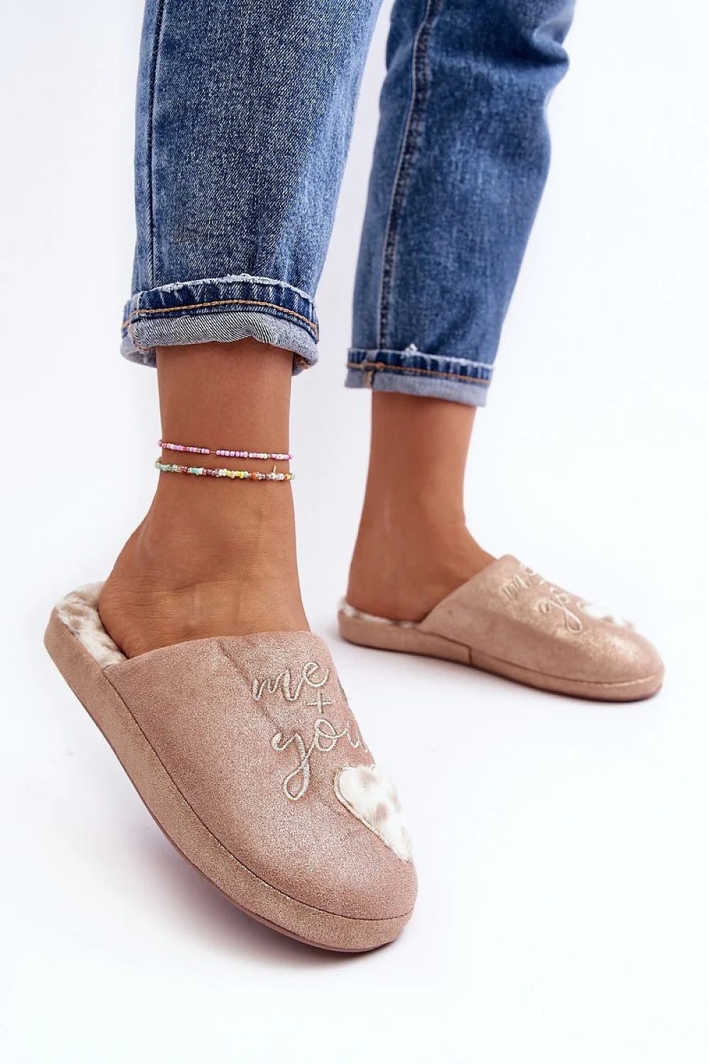 Pantoufles Step in style pour femmes, design moderne, confort optimal, semelle épaisse, faux fourrure, style cosy, beige rosé, manches longues, idée cadeau
