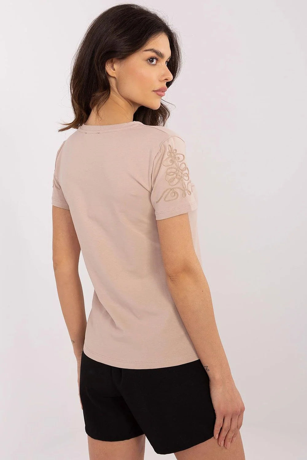 Ensemble mode femme haut col rond manches courtes brodées jupe droite courte élégance moderne occasion semi-formelle
