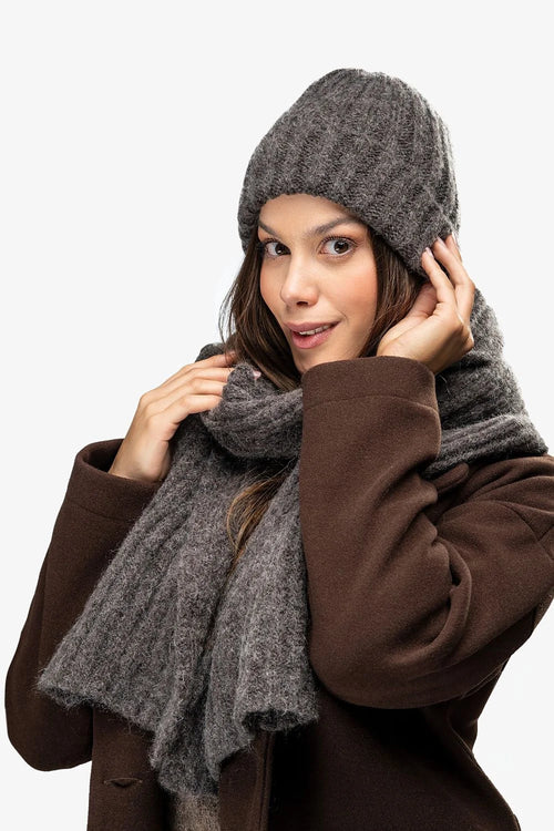 bonnet écharpe cachemire laine mohair grosse maille pelucheuse gris anthracite côtelé ajusté volumineuse texture chaud douillet respirant protecteur