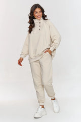 Ensemble Makadamia pour femme, sweat-shirt et pantalon survêtement, style minimaliste, couleur beige clair, tissu coton polyester, coupe ample, fermeture boutons-pression, finitions côtelées