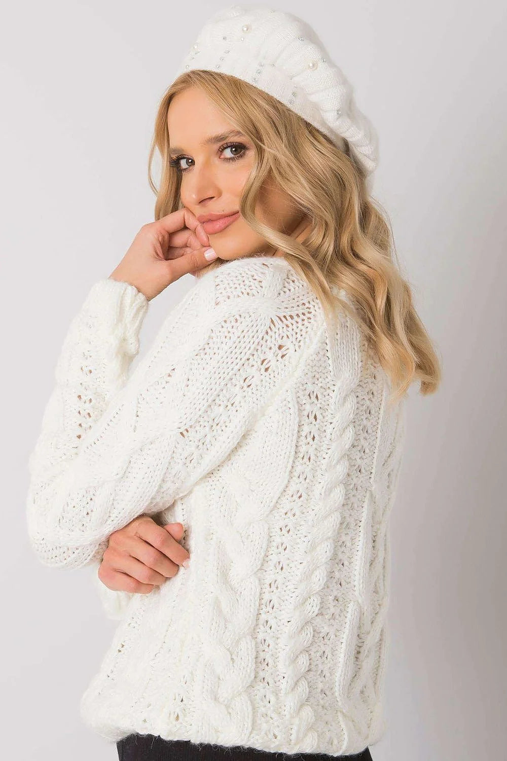 Ensemble pull béret maille torsadée blanc cosy chic hiver mode femme élégance confort chaleur
