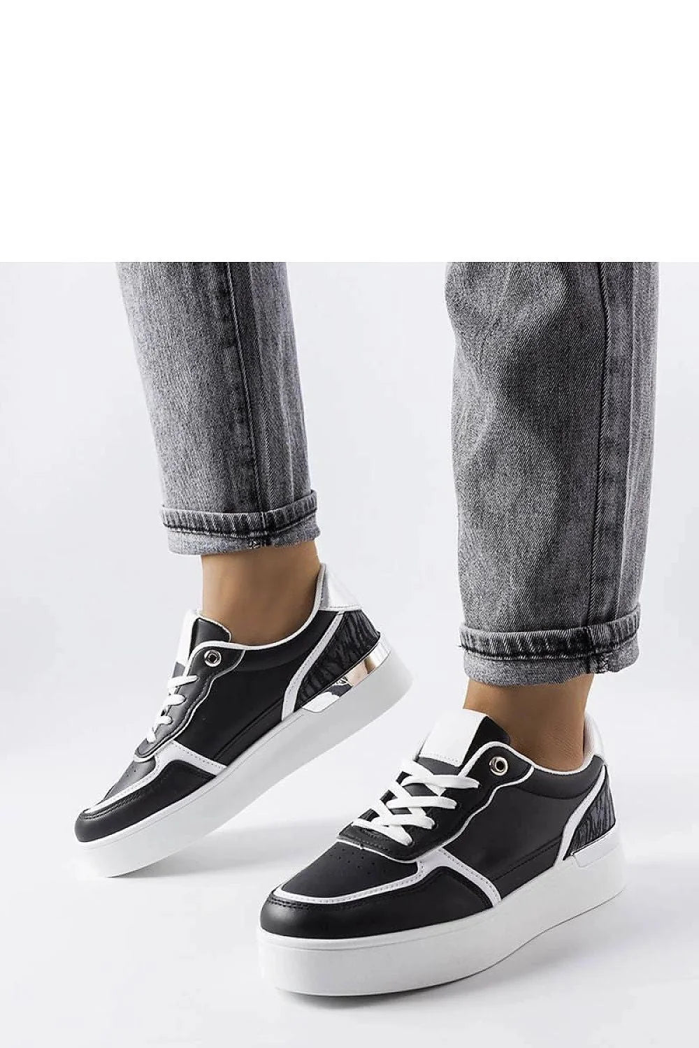 Baskets femmes design moderne noir et blanc cuir semelle épaisse comfort style sport élégant