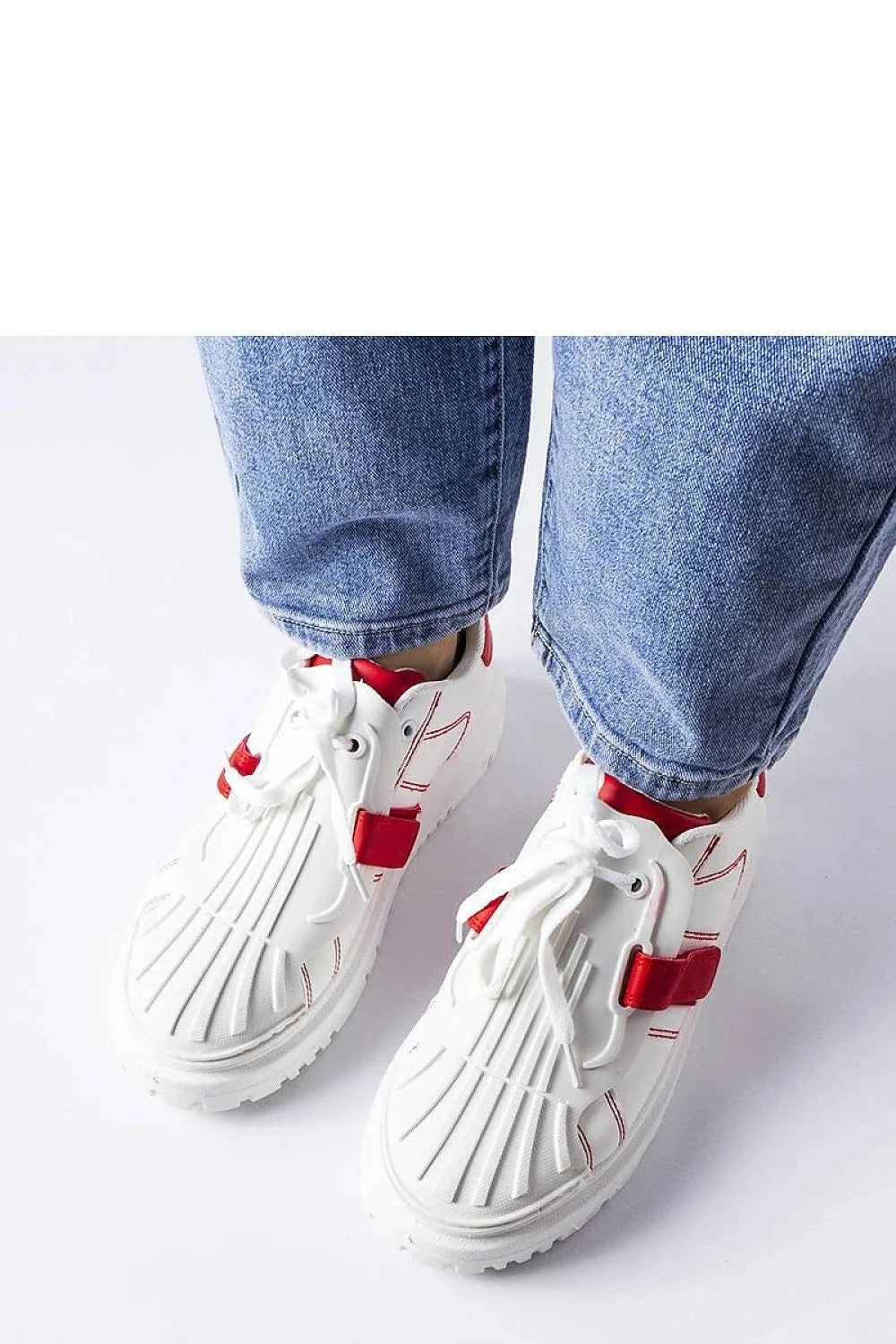 baskets femme blanches rouges similicuir tissu semelle épaisse crantée antidérapante plateforme basse lacets plats languette frangée col rembourré urbain