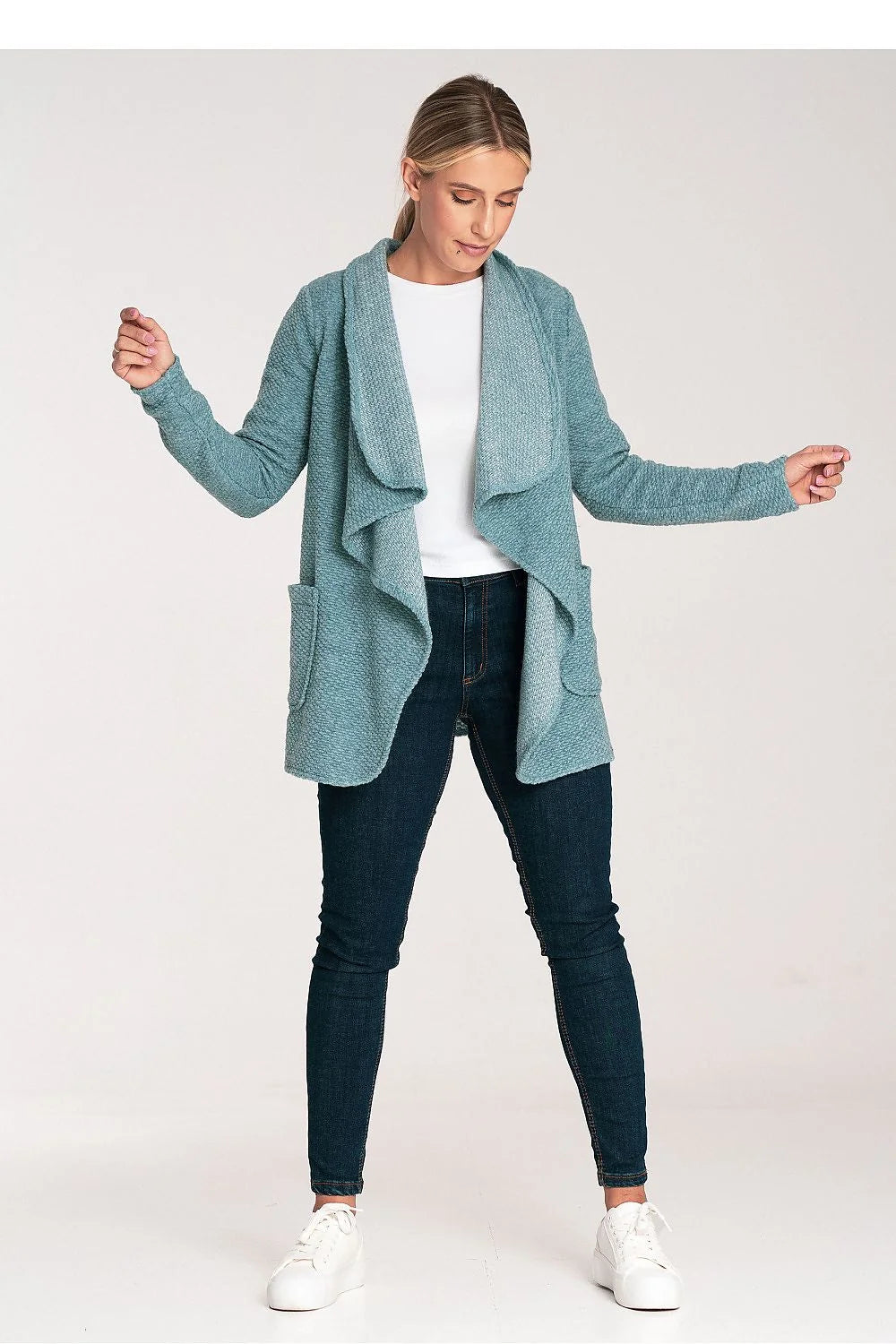 Cardigan femme bleu clair motif nid d'abeilles coupe ample col drapé manches longues poches latérales tricot texture subtile