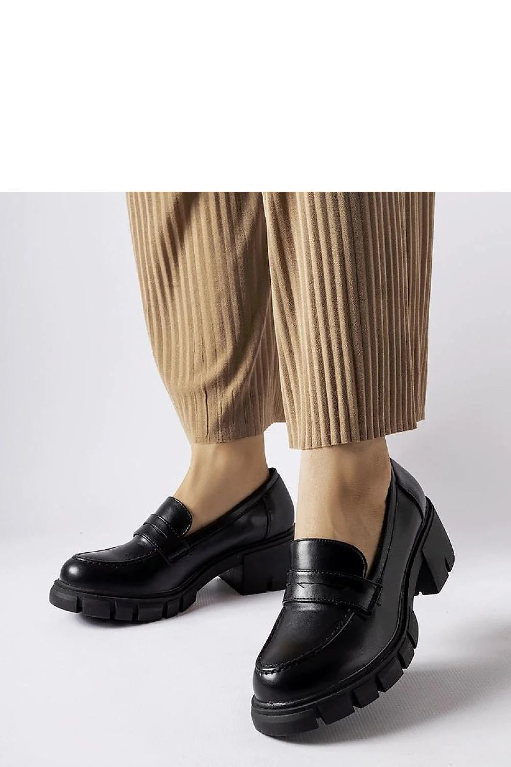 mocassins femme Solea design moderne élégant cuir écologique lisse noir semelle épaisse crantée plateforme talon bloc bout arrondi