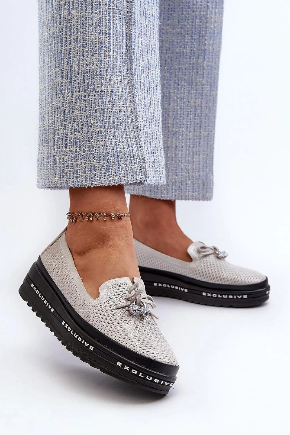 mocassins femmes cuir naturel plateforme 35mm élégants confortables respirants perforés gris noeud strass semelle épaisse noire exclusive chaîne cheville dorée