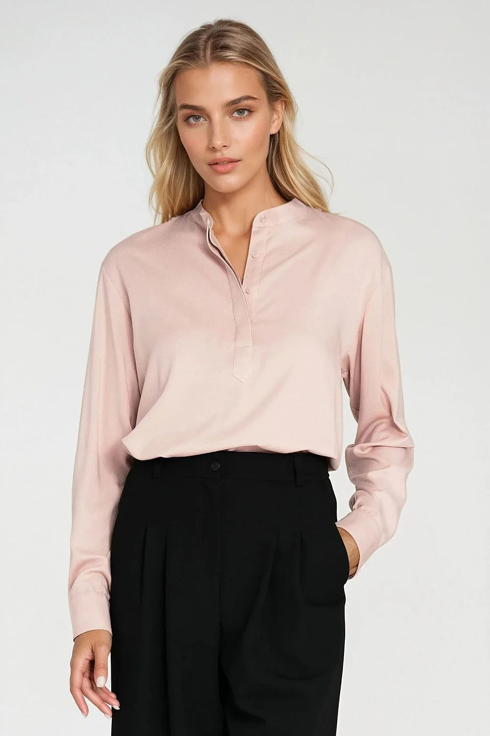 chemisier femme oversize viscose légère satiné rose pâle col mao montant manches longues poignets boutonnés patte boutonnage partielle minimaliste élégant