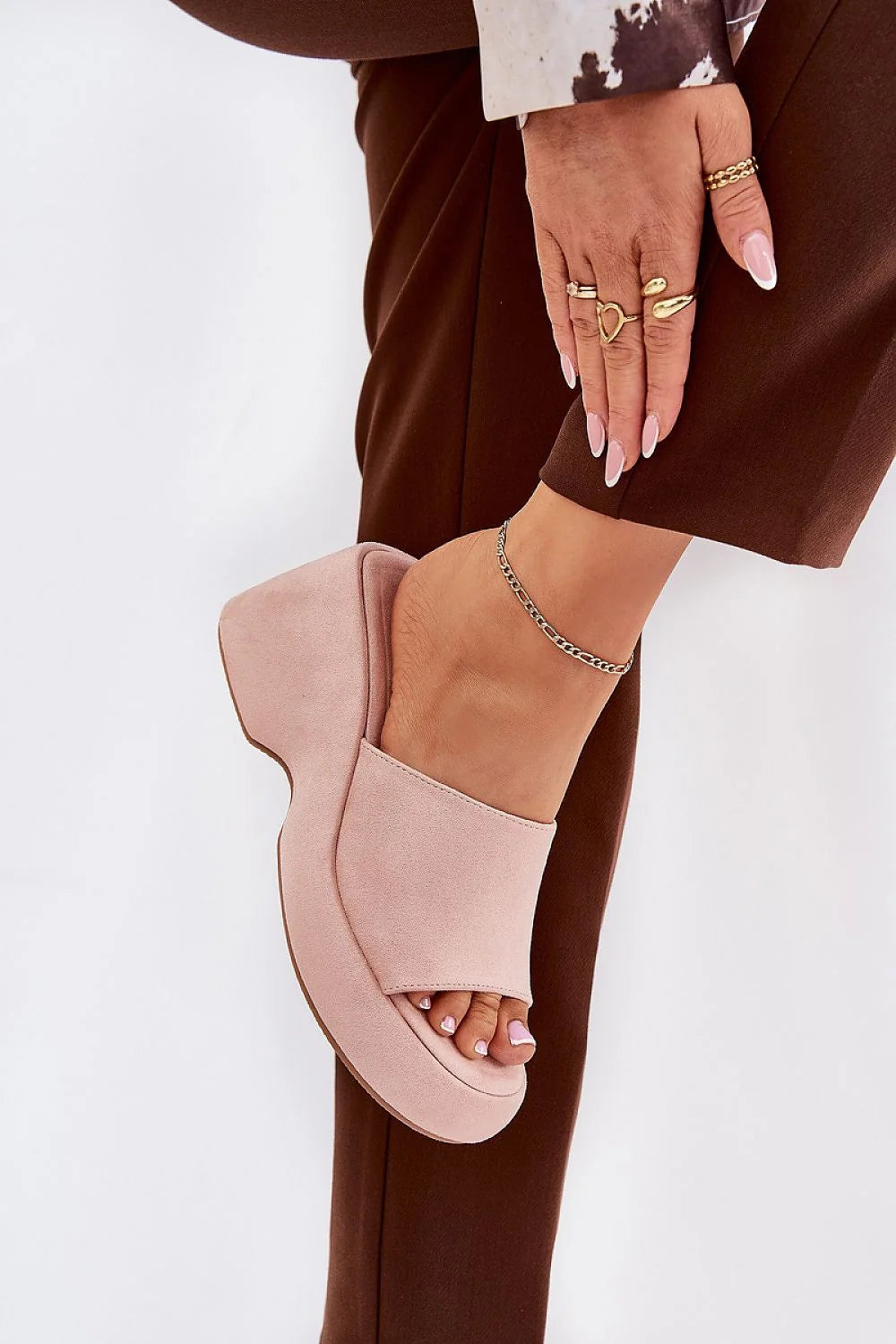 Sandales compensées en cuir suédé écolo pour femmes style moderne minimaliste talon 8.5 cm plateau 4 cm confort tout jour occasion