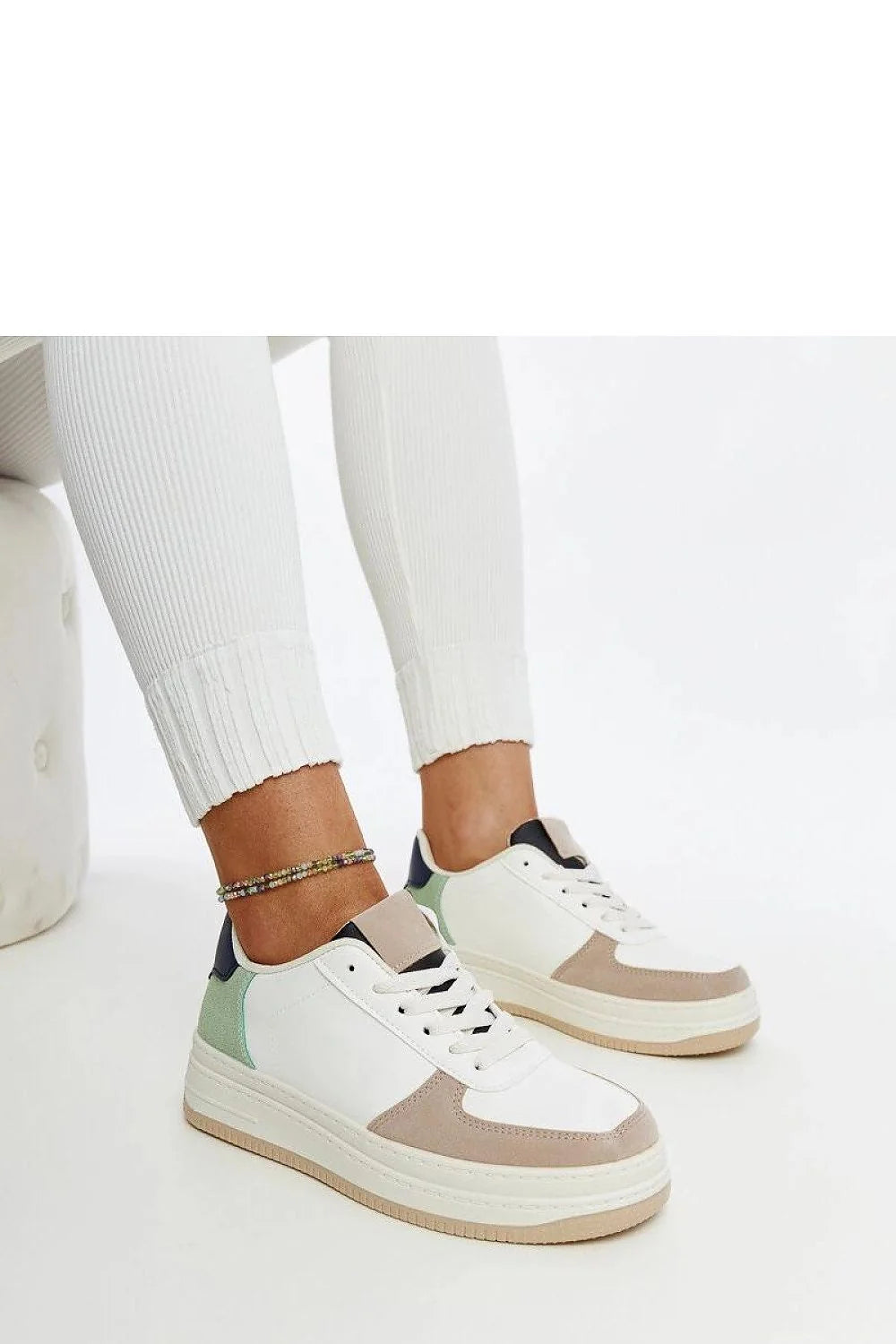 Sneakers femmes design moderne couleur multicolore cuir synthétique confort plateforme moyenne style urbain basses manuelles