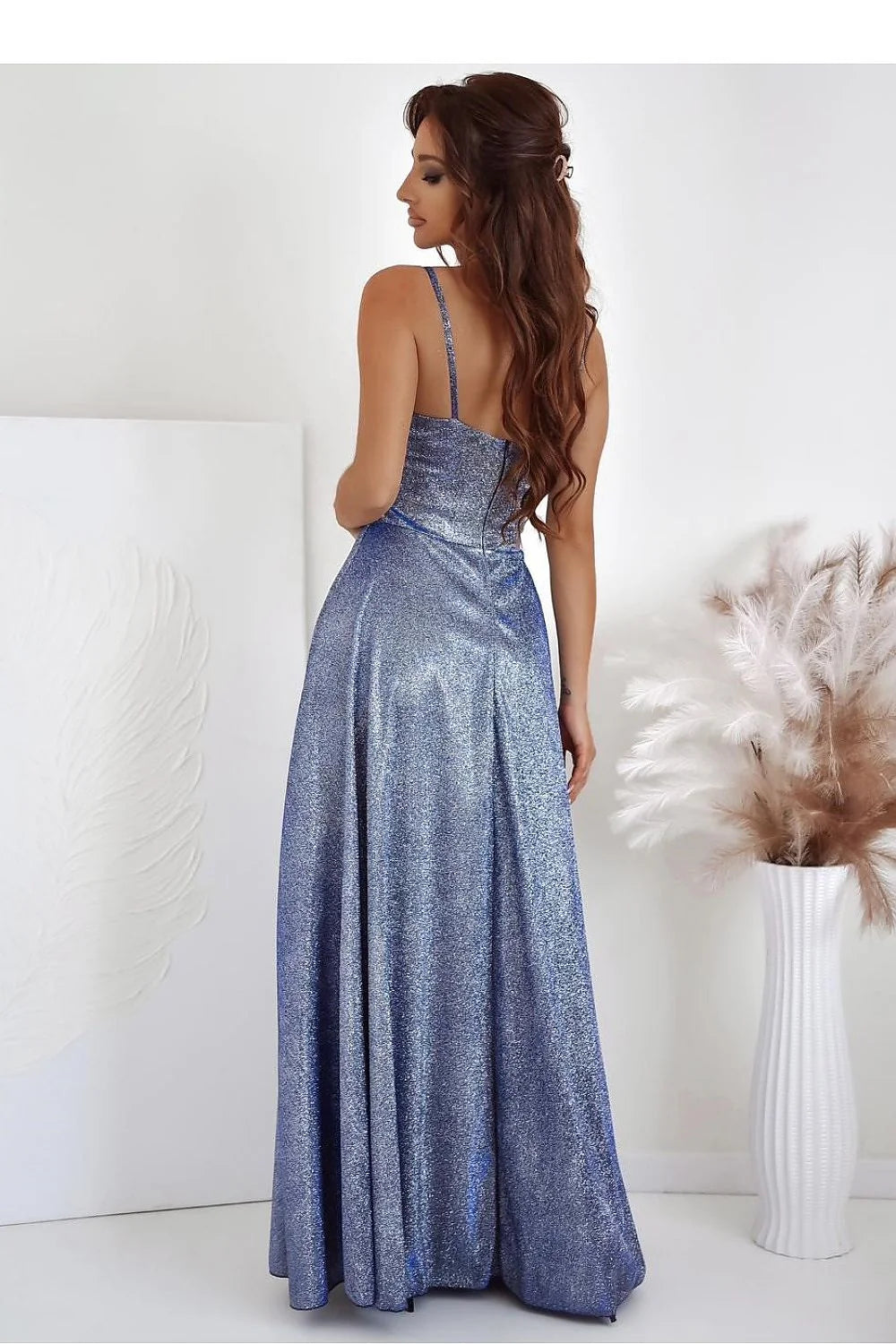 Robe de soirée élégante longue fente bleu métallique fins bretelles bustier décolleté en cœur femme