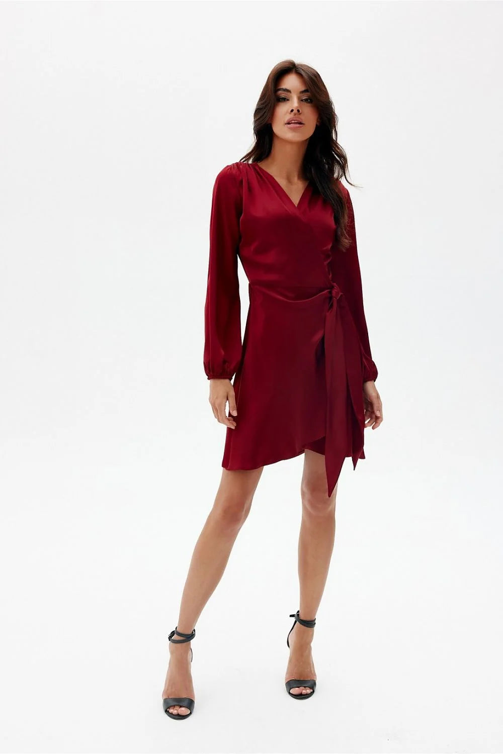 Robe de cocktail élégante portefeuille longues manches en V profond couleur bordeaux tissu satiné taille ajustable femme occasion versatile