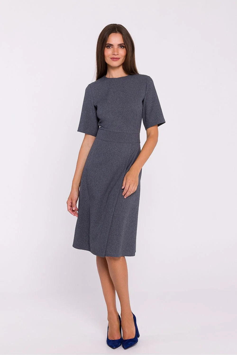 Robe femme élégante coupe ajustée jupe évasée manches courtes col rond gris anthracite tissu de qualité robe semi-formelle