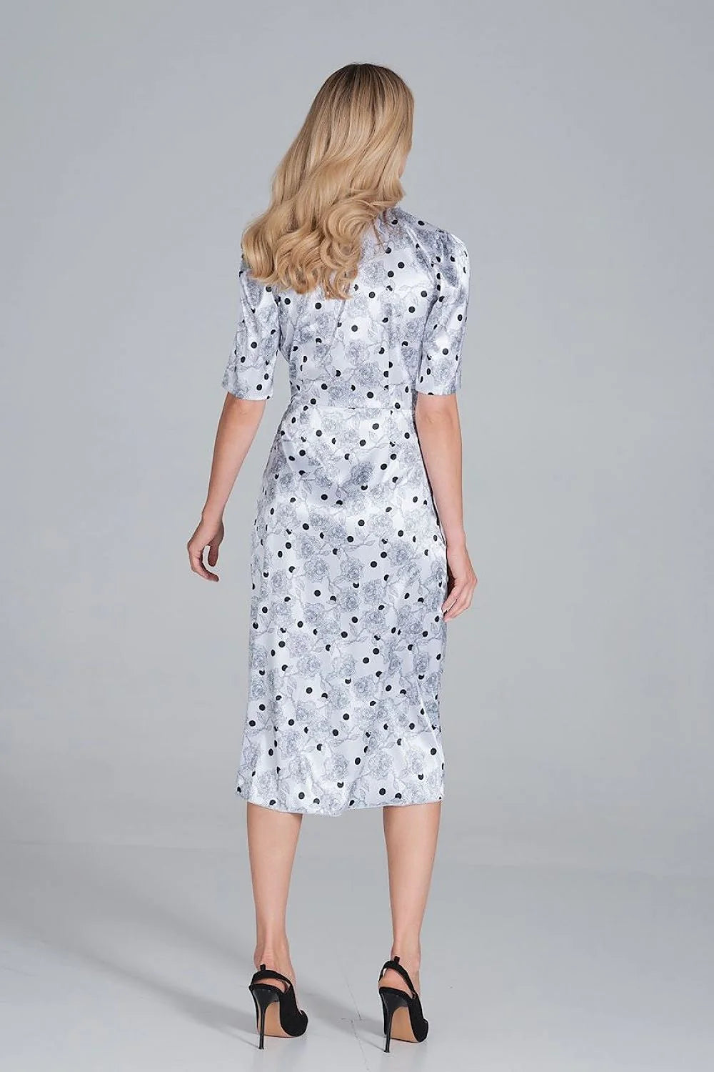 Robe cocktail satin gris clair élégante décolleté V manches courtes motif unique femme cérémonie