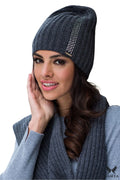 Bonnet tricot côtelé style décontracté moderne femme couleur gris foncé finitions brillantes Perlage subtil logo métallique
